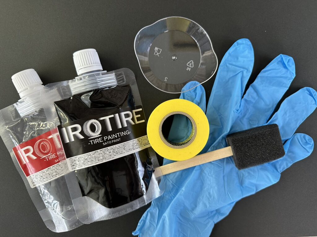 ・IROTIRE BLACK　スターターセット画像
IROTIREプライマー100g　1袋（パウチ）
IROTIRE ブラック 100g　 1袋（パウチ）
スポンジ刷毛　　　　　　 1本
マスキングテープ18mm　 1個
手袋　　　　　　　　　　 1枚
小皿　　　　　　　　　　 1枚