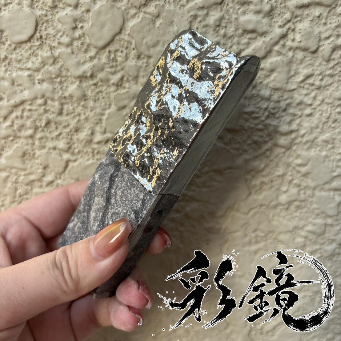 彩鏡と金で装飾した石材オブジェの塗装例
